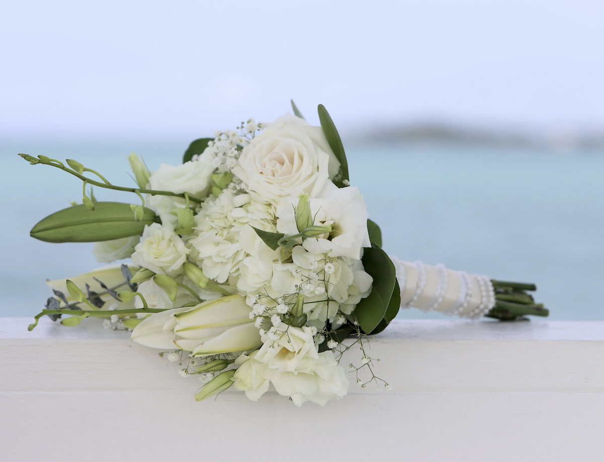 A quick legal wedding ceremony in Nassau, The Bahamas, arranged at short notice