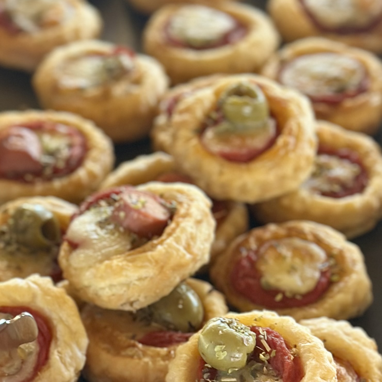 Confezione di<br> pizzette di sfoglia<br> da 20 pezzi