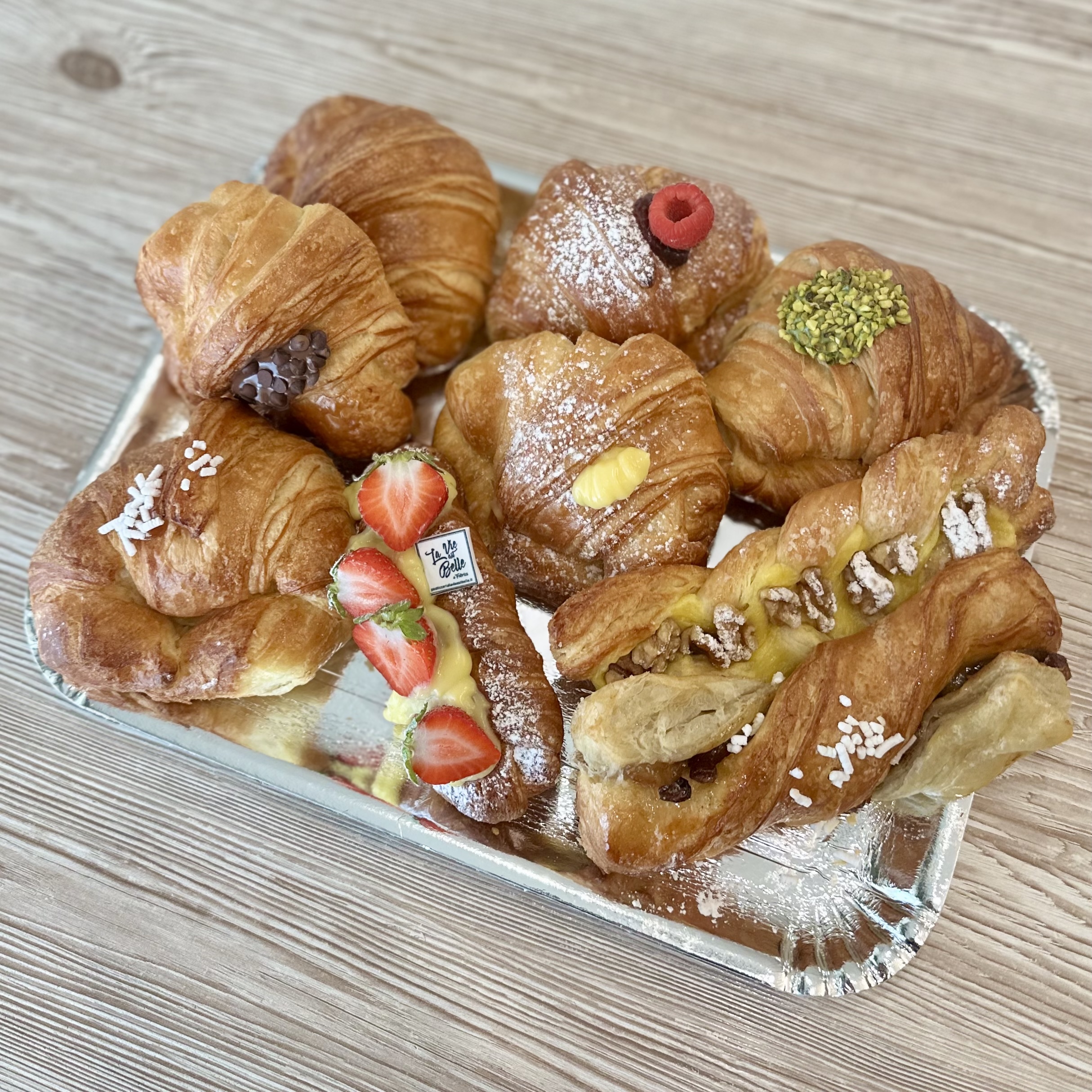 Confezione di<br> brioches dolci artigianali<br> da 9 pezzi