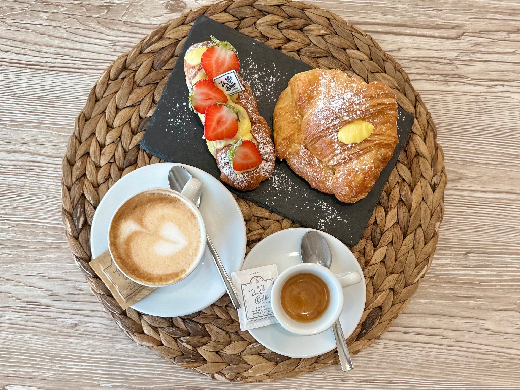 Scopri il Nostro Menù - colazione da noi - cappuccio caffè brioches