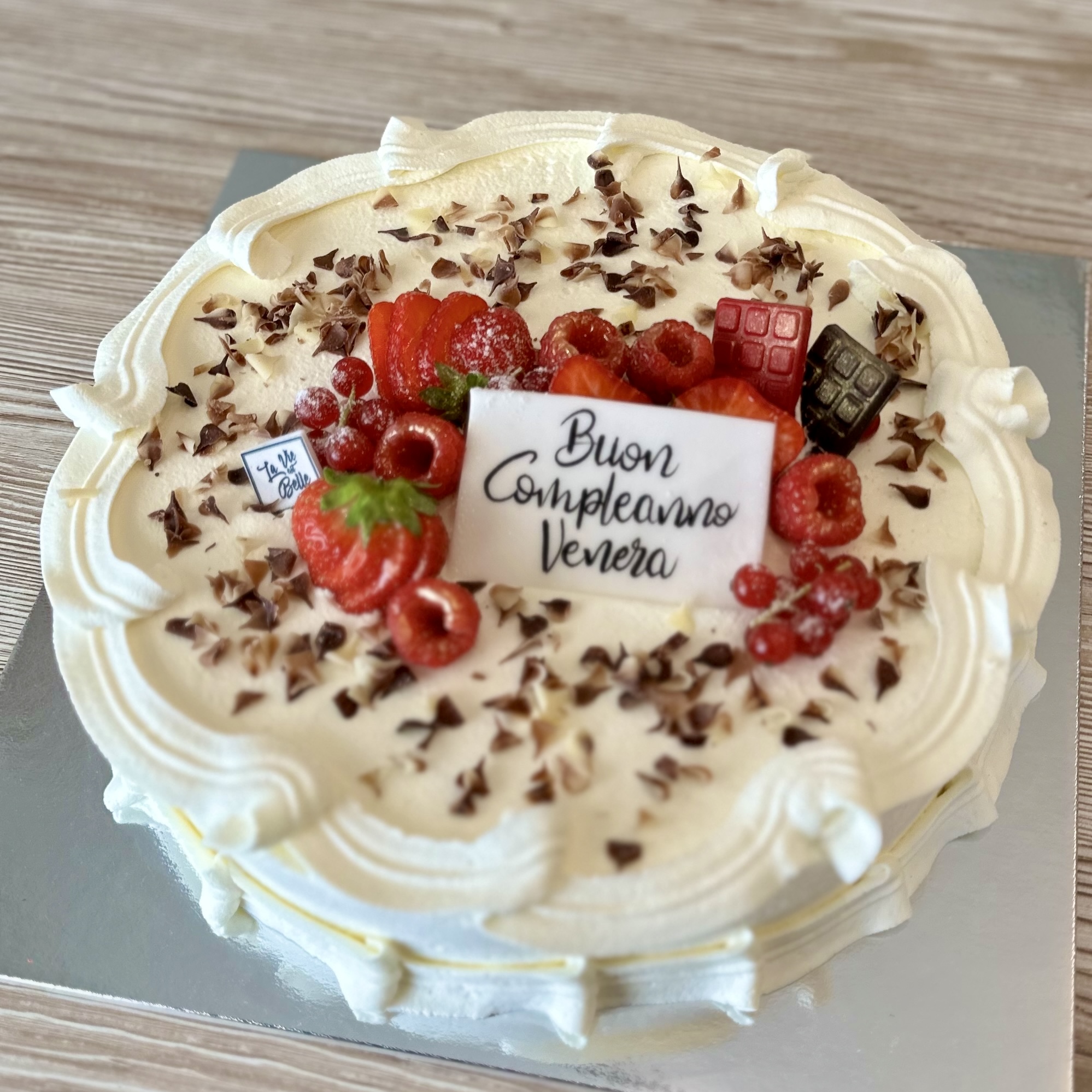 Torta no uovo<br>ricoperta di panna - 1 Kg